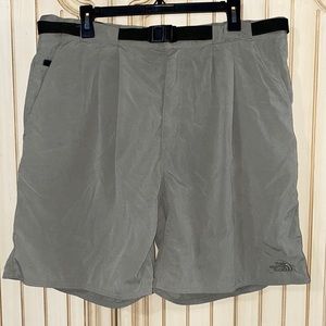Men’s The North Face Khaki Belted Hiking Shorts XL